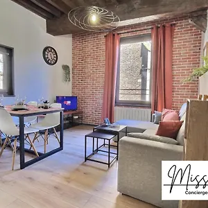 https://la-fentre-sur-le-march-de-miss-k-conciergerie.hotels-rhonealpes.com