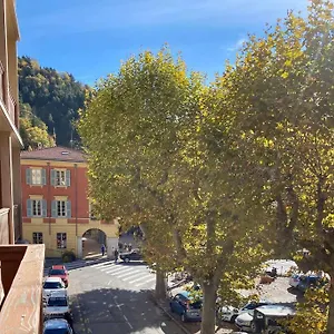 https://charmant-appartement-renove-au-coeur-du-village.fr-provencehotel.com